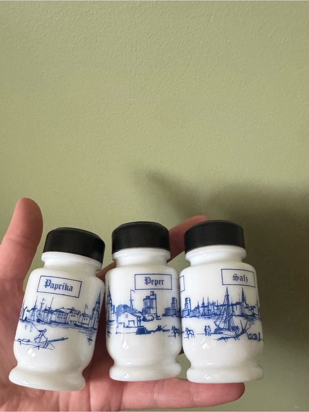 🌞Vintage Blue Delft Style Milk Glass Shakers🌞